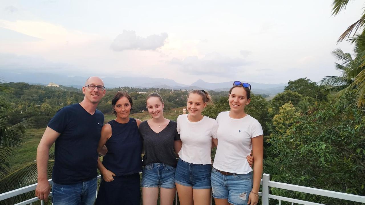 Mahaweli View Inn Канди Екстериор снимка